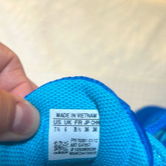 ADIDAS RUNNING SHOES - Picture 5 of 7